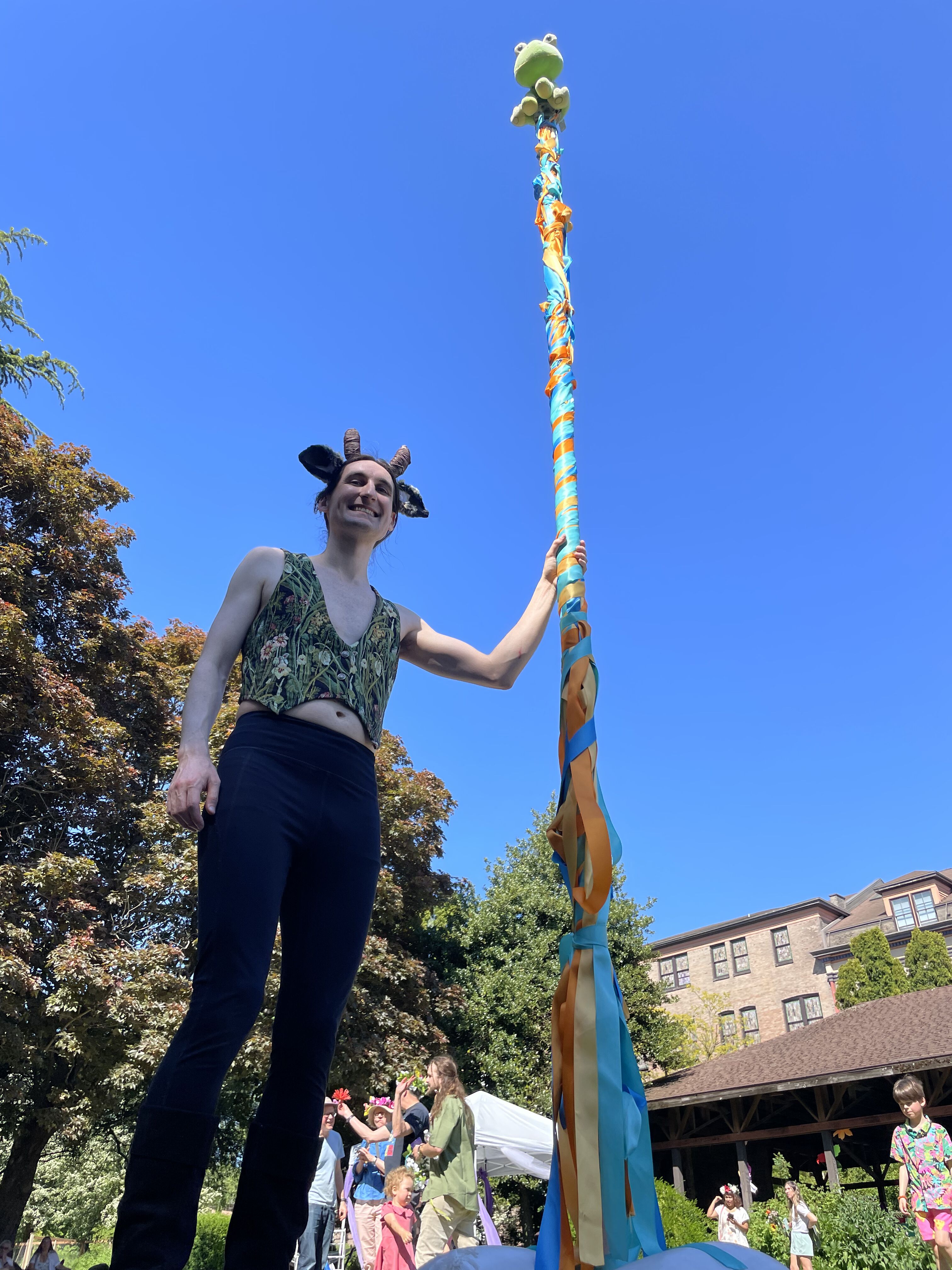 Seth and kids maypole 3